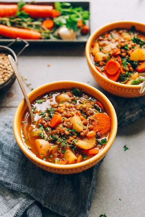 Delicious and EASY Everyday Lentil Soup! 10 wholesome ingredients, 1 pot, and 30 minutes! #vegan #plantbased #dinner #lentil #recipe #glutenfree #soup #minimalistbaker Lentil Dinner, Vegan Lentil Soup, Diner Recept, Lentil Soup Recipes, Vegan Soup Recipes, Vegan Soups, Lentil Recipes, Dinner Appetizers, Vegan Soup