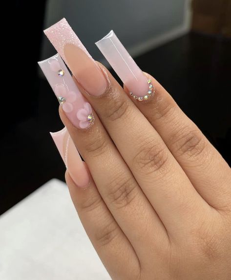 Nail Idea Medium Length, Acrylic Nails Coffin Latina, White Nails Medium Length With Design, White Nails Mid Length, Simple Pink Nail Set, Basic Nails With Gems, Latina Nails Short, Hispanic Nails Designs, Acrylic With Initial