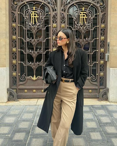 Sibel Arsu (@sibel_arsu) • Instagram photos and videos Outfit Aesthetic Ideas, Fall Outfit Aesthetic, Dark Green Coat, Black Pants Outfit, Cute Grunge, Samba Shoes, Sweaters Vintage, Edgy Looks, Comfy Cardigan