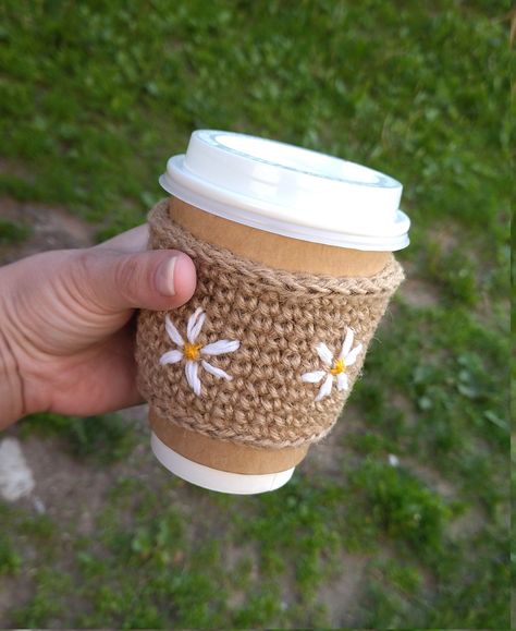 Free Tips for Crocheting Cup Covers: Beginners Edition Coffee Mug Cover Crochet, Coffee Mug Sleeve Crochet, Cup Cozies Crochet, Crochet Mug Coozie, Cup Cover Crochet, Coffee Cup Holder Crochet, Mug Holder Crochet, Crochet Mug Holder, Crochet Stanley Cup Holder