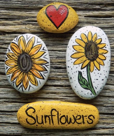 Diy Rocks, Turtle Painted Rocks, Colored Rocks, Painting Eggs, Rock Painting Flowers, Grandma Ideas, Painted Garden Rocks, Sea Turtle Painting, Rock Designs