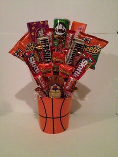 Basketball Gift Basket Ideas | Basketball Snack Gift Basket for Father's Day by BasketsOfDestiny, $50 ... Sports Easter Basket, Basketball Snacks, Basketball Centerpieces, Basketball Senior Night, Diy Basketball, Snack Gift Baskets, Basketball Theme Party, Basketball Tricks, Basketball Birthday Parties