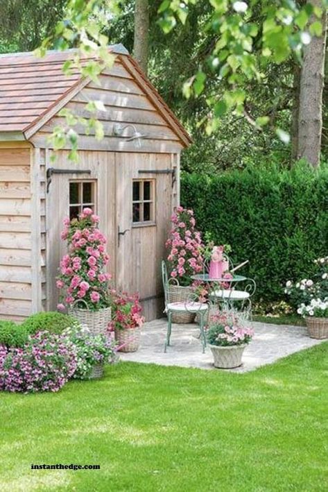 Cottage Garden Sheds, Garden Ideas To Make, Country Garden Design, Country Cottage Garden, Garden Nook, Cottage Garden Design, English Cottage Garden, Magic Garden, Backyard Garden Design