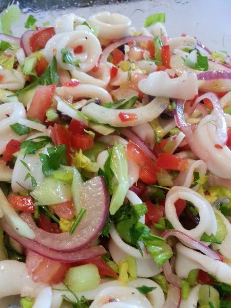 calamari salad More Fancy Seafood, Calamari Salad, Squid Salad, Calamari Recipes, Gold Food, Squid Recipes, 7 Fishes, Sea Food Salad Recipes, Family Fresh Meals