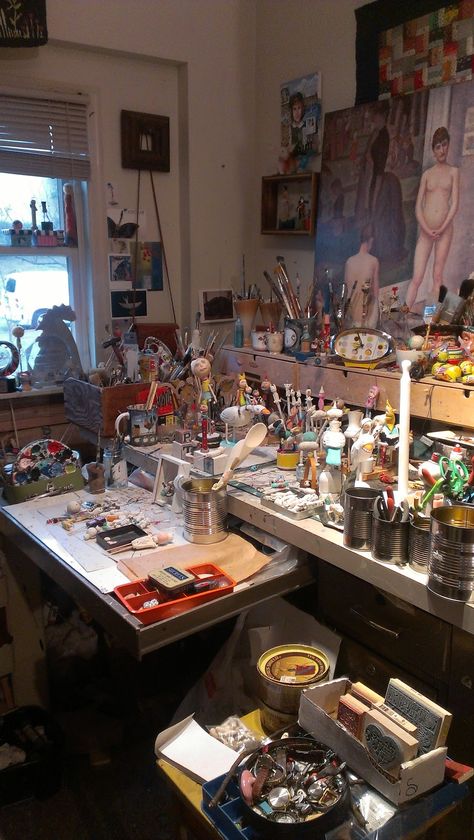 A Real artists studio; Mary-Lynne Moffatt Art Rangement Art, Corner Art, Artist Workspace, Art Studio Space, Art Studio Room, Artists Studio, Artistic Space, Small Study, Studio Organization