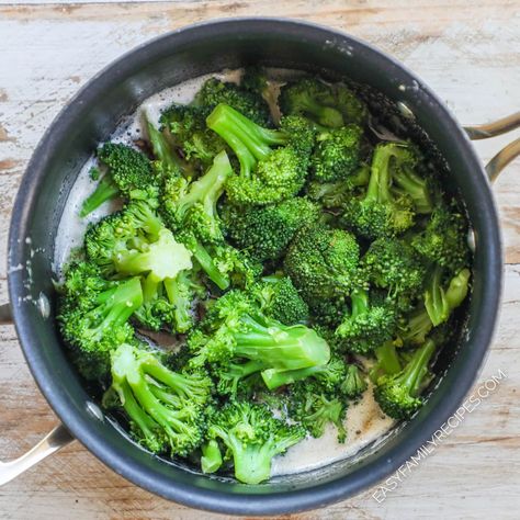 This Brown Butter Broccoli recipe is a ridiculously easy family friendly side dish. It's simply irresistible with tender crisp broccoli tossed in a warm seasoned brown butter sauce. You’ll love how quick and easy this side dish comes together. Serve with basically any main dish and switch up the seasoning match. This buttered broccoli is ready in under 15 minutes for a tasty weeknight recipe. Best Broccoli Recipe, Butter Broccoli, Shake N Bake Chicken, Seasoned Broccoli, Broccoli Side Dish, Brown Butter Sauce, Baked Asparagus, Broccoli Recipe, Vegetable Side Dishes Recipes