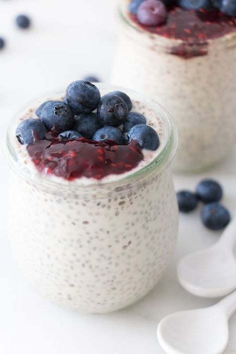 Vegan Chia Seed Pudding, Blueberry Chia Pudding, Homemade Cashew Milk, Overnight Recipes, Healthy Foods To Make, Chia Seed Recipes Pudding, Healthy Food Habits, Sugar Free Treats, Homemade Nutella