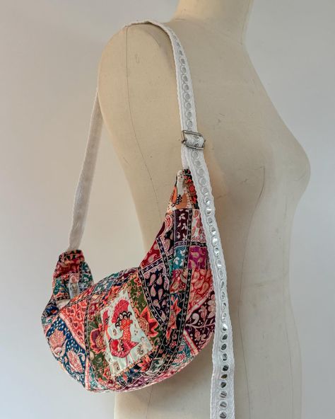 Patchwork style bag, handmade in Paris. #bohemian #bohochic #handmadeaccessory Handmade Shoulder Bag, Cute Shoulder Bag, Boho Purse, Textile Bag, Bohemian Handmade, Boho Purses, Handmade Bag, Bum Bag, Hip Bag