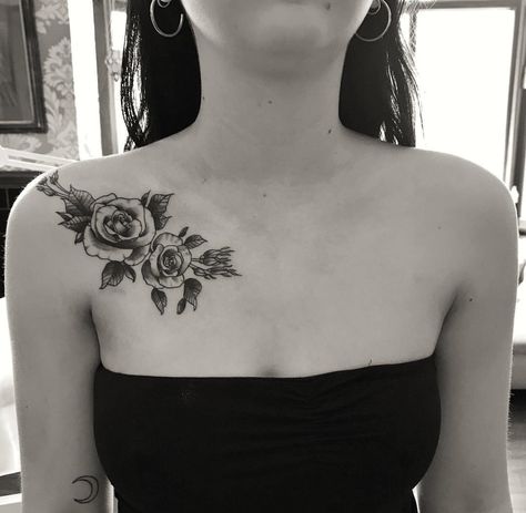 Heart Tattoo Shoulder, Chest Tattoo Female Upper, Pet Portrait Tattoos, Baddie Tats, Rose Chest Tattoo, Cute Foot Tattoos, Realistic Rose Tattoo, Portrait Tattoos, Rose Tattoos For Women