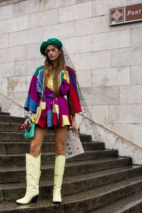 Paris Street Style Spring 2020 DAY 1 | The Impression Vogue Outfit Ideas, Eccentric Style Outfits, Eccentric Outfits Street Style, Camp Style Fashion, Artsy Fashion Style, Statement Piece Outfit, Maximalist Fashion Style, Maximal Style, Artsy Style Outfits