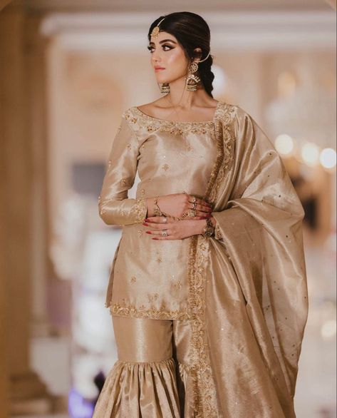 Nikkah Outfit, Bride Dress Simple, Nikkah Dress, Asian Bridal Dresses, Lace Dress Design, Latest Bridal Dresses, Womens Trendy Dresses, Casual Indian Fashion, Pakistani Fancy Dresses