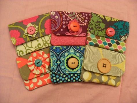 Fabric Stash Buster, Diy Coin Purse, Gnome Family, Coin Purse Pattern, Fabric Covered Boxes, Friends Bridal, Scrap Fabric Projects, Purse Tutorial, Diy Wallet