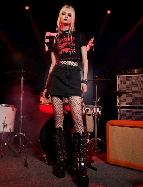 Rockstar Aesthetic Outfits, Rock Festival Outfit, Rocker Chic Outfit, Rocker Costume, Chicas Punk Rock, Gig Outfit, Concert Outfit Rock, Rock Star Outfit, Rockstar Style