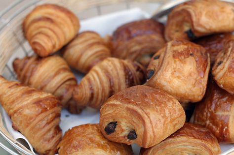 c'est bien! Bourbon Hot Chocolate, Mini Croissant, Sweet Bourbon, Cold Brew Recipe, David Lebovitz, Mini Croissants, Chocolate Croissant, Chocolate Drinks, Looks Yummy