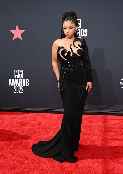 Dinner Wears, Chloe Bailey, Red Carpet Photos, Dinner Dress Classy, Music Culture, Bet Awards, Effortlessly Chic Outfits, Swag Outfits For Girls, Celebrity Red Carpet