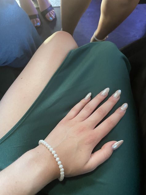 Mail Polish With Green Dress, Green Dress Nails Ideas, Emerald Green Nails Elegant, Acrylic Nails With Green Dress, Bridemaids Nails Wedding Green, Green Dress Outfit Nails, Nail Colour To Go With Green Dress, Best Nails For Green Dress, Prom Nails Green French Tip