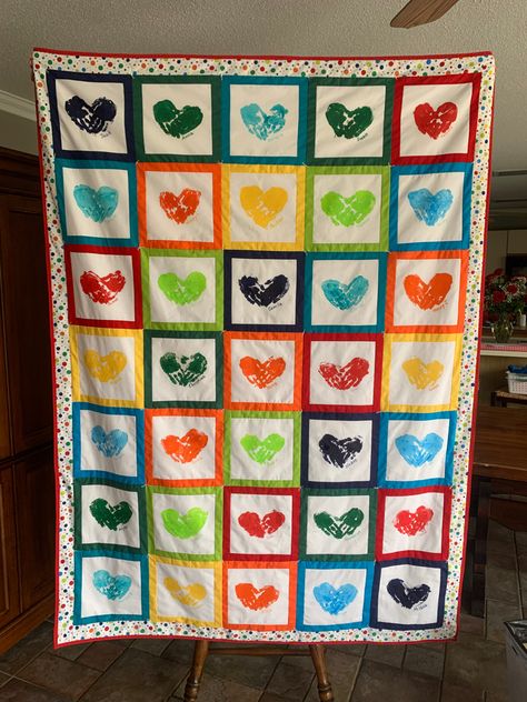 Handprint Quilts Hands, Prek Quilt Craft, Class Auction Projects Pre K, Class Quilt Preschool, First Grade Class Projects For Auction, 2nd Grade Auction Projects, Handprint Quilt Ideas, Prek Class Projects For Auction, Preschool Art Auction Ideas