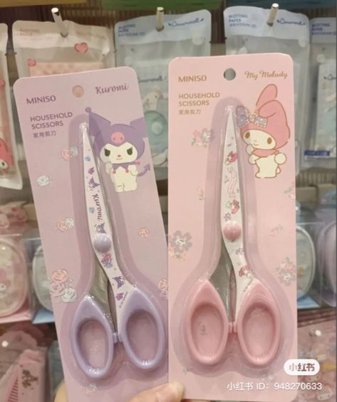 💜💖 Hello Kitty School, Pretty School Supplies, Stationery Obsession, Cute Stationary School Supplies, Cute School Stationary, Kawaii School Supplies, Cool School Supplies, Stationery Essentials, Study Stationery