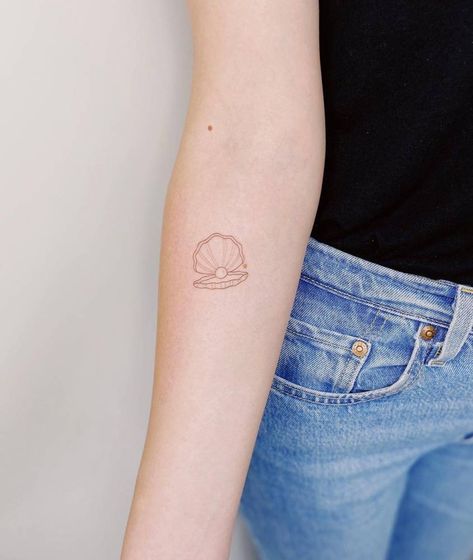 Pearl Tattoo Minimalist, Pearl In A Shell Tattoo, Oyster Tattoo Pearl Simple, Small Pearl Tattoo, Fine Line Pearl Tattoo, Seashell With Pearl Tattoo, Clam Shell With Pearl Tattoo, Mother Of Pearl Tattoo, Pearl Clam Tattoo