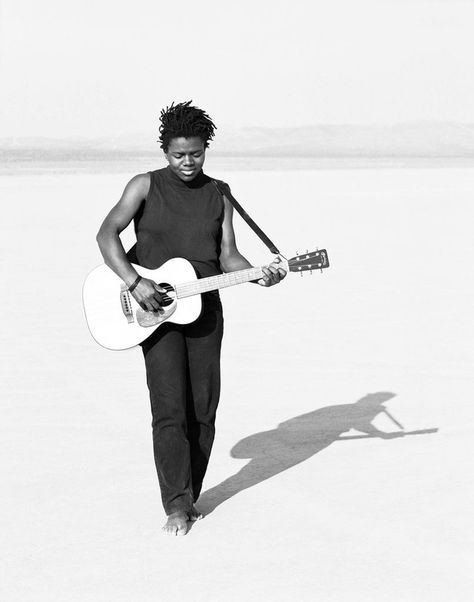 Rock And Roll Hair, Blues Singers, Tracy Chapman, Herb Ritts, Play That Funky Music, Funky Music, Guitar Girl, All About Music, Fairy Godmother