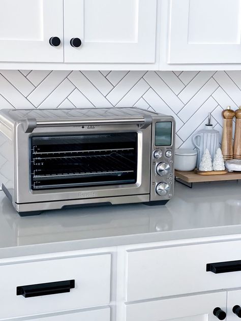 Cooking made quick, easy, and apartment friendly! The only smart oven, airfryer you will ever need. Stainless Steel Air Fryer, Breville Smart Oven Air Fryer, Modern Kitchen Design Trends, Sandwich Press, Air Fryer Toaster Oven, Oven Air Fryer, Light Temperature, Smart Oven, Countertop Oven