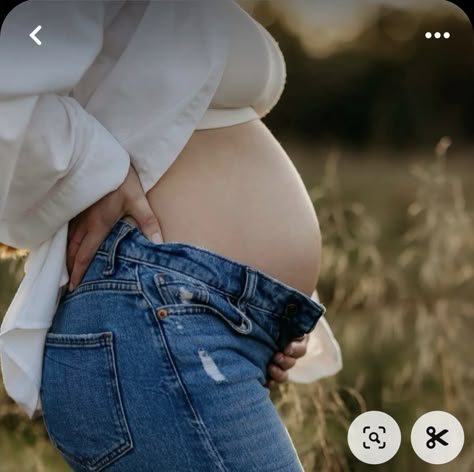 Mom Jeans Maternity Shoot, Maternity Pictures Jeans White Shirt, Close Up Maternity Pictures, Maternity Photography With Jeans, Maternity Photo Shoot Ideas Jeans, Jeans Pregnancy Photoshoot, Jeans And Bra Maternity Shoot, Maternity Photography Single Mom, Maternity Photography Jeans