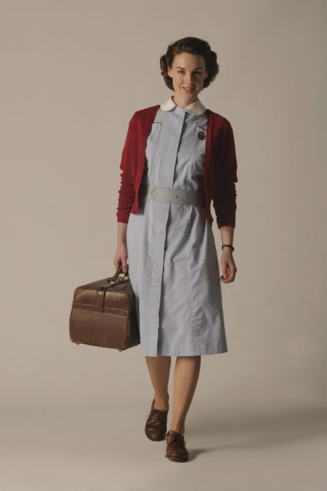 Call the Midwife S2 - Cast: Jenny Lee (JESSICA RAINE) Photo: Sven Arnstein © Sven Arnstein/Stay Still/Photoshot. 2012 Call The Midwife Jenny, Call The Midwife Cast, Jessica Raine, Jennifer Worth, Ww2 Fashion, Outfits From Movies, 50s Beauty, 40s Aesthetic, Sick Mind