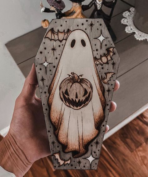 Halloween Pyrography Ideas, Laser Etching Ideas, Halloween Wood Burning, Wood Etching, Diy Gothic, Pyrography Ideas, Painting Halloween, Woodburning Projects, Witchy Crafts