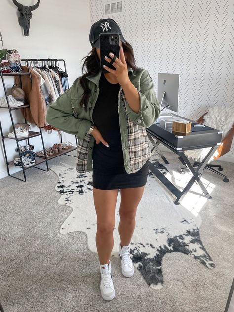 Outfits With Nike Blazers For Women, Nike Blazer Mid 77 Outfit Woman, Black Platform Converse Outfit, Plaid Shacket Outfit, Outfits With Nike Blazers, Blazer Mid 77 Outfit, Platform Converse Outfit, Nike Blazer Mid 77 Outfit, Platform Outfit