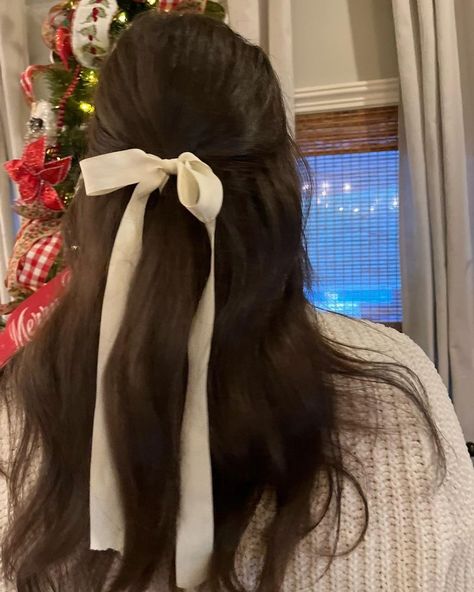 Hair Ribbons Hairstyles, Easy Trendy Hairstyles, Bow Hairstyle, Trendy Hairstyle, Ribbon Hairstyle, Hair Ribbons, Hair Stylies, Hair Ribbon, School Looks