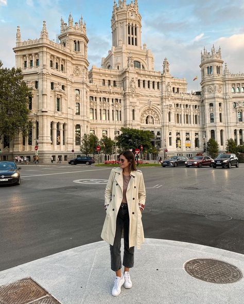 Laura Bruckner on Instagram: “MAD♥️” Madrid Photoshoot Ideas, Madrid Spain Photo Ideas, Madrid Pictures Ideas, Madrid Instagram Pictures, Madrid Photo Ideas, Summer In Madrid, Madrid Spain Aesthetic, Madrid Pictures, Madrid Photography