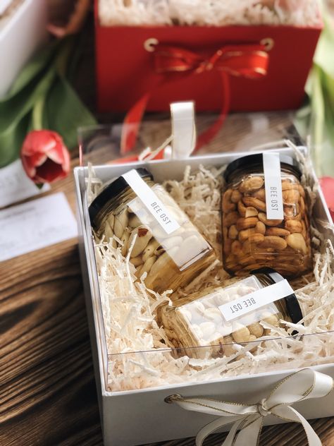 Hampers Ideas Idul Fitri Cookies, Hampers Coklat, Dessert Hampers, Hampers Cookies, Ramadhan Hampers, Nut Mix Recipe, Hampers Idea, Hampers Ideas, Eid Hampers