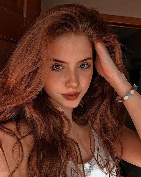 Red Hair Blue Eyes Girl, Redheads With Brown Eyes, Irish Red Hair, Ginger Hair Girl, Red Hair Brown Eyes, Blue Eyes Aesthetic, Long Auburn Hair, Brown Eyes Aesthetic, Vibrant Red Hair