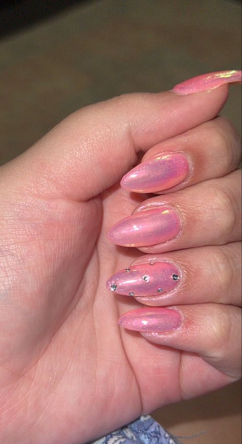 Chrome Nails Designs With Rhinestones, Pink Chrome Nails With Rhinestones, Pink Gemstone Nails, Pink Chrome Nails With Gems, Chrome And Rhinestone Nails, Light Pink Iridescent Nails, Chrome Rhinestone Nails, Chrome Nails With Gems, Chrome Nails With Rhinestones