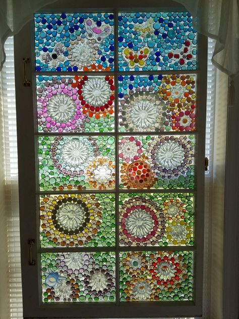 Glass Bead Window, Stained Glass Mosaic Window, Old Window Art, Old Window Crafts, Mosaic Windows, Broken Glass Crafts, Old Window Projects, Window Crafts, Window Projects