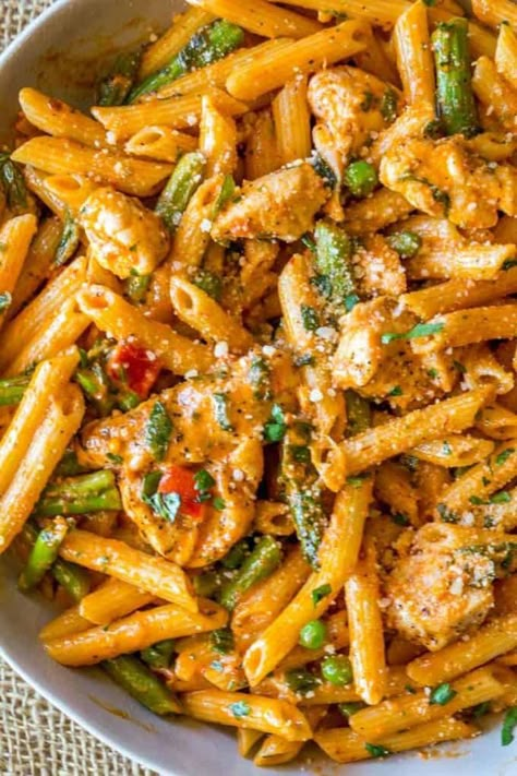 Spicy Chicken Chipotle Pasta (Copycat) Spicy Chicken Chipotle Pasta Cheesecake, Chipotle Chicken Pasta Recipe, Chipotle Chicken Pasta Cheesecake, Cpk Copycat Recipes, Chipotle Chicken Copycat, Chicken Chipotle Pasta, Spicy Chicken Chipotle Pasta, Chipotle Chicken Pasta, Chipotle Pasta