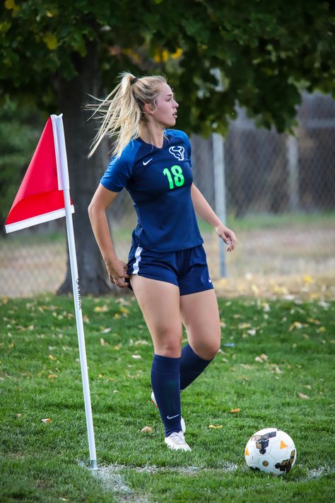 Soccer Body Type Women, Futbol Girl, Alisha Lehmann, Football Girl, Soccer Women, Girls Football, Soccer Photography, Female Soccer, Football Women