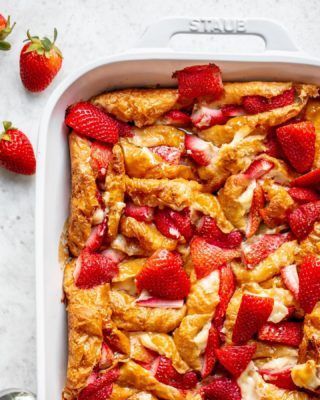 As you can see, my Mom and Mother-in-Love joined me in the kitchen to make my super easy Strawberry Croissant Breakfast Casserole for our early Mother’s Day gathering. You can also see, that we had a pretty good time making it! (ad) This casserole is packed with strawberries and the buttery croissants are filled with a sweet cream cheese that will have your guests thinking that it took hours to make, but you know me, it totally DID NOT. I love making this breakfast casserole when hosting, becaus Strawberry Croissant, Croissant Breakfast Casserole, Croissant French Toast, Cream Cheese Crescent Rolls, Strawberry Breakfast, Croissant Breakfast, Easy Strawberry, Strawberry Desserts, Breakfast Recipes Casserole