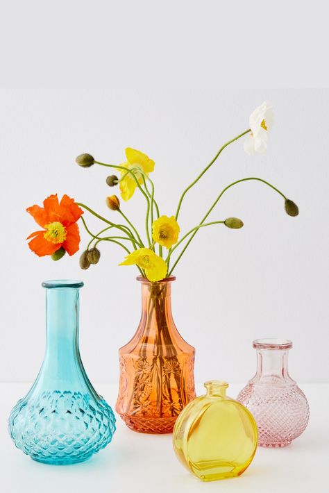 From Vintage Bud, to Mushrooms to Crystal Cut - Curate the Vase Collection of your Dreams and instantly update any space! Colorful Picnic, Yellow Glass Vase, Unusual Vases, Flower Bouquet Vase, Colored Glass Vases, Stock Flower, Simple Centerpieces, Knick Knack, Unique Vases