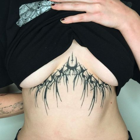 Cool Emo Tattoos, Grunge Back Tattoo, Tattoo Ideas Emo, Tattoo Ideas Grunge, Aesthetic Tattoos Grunge, Grunge Tattoo Ideas, Emo Tattoo Ideas, Tattoo Emo, Grunge Tattoos