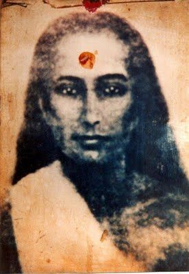 Sri Swami Vishwananda has this picture of Mahavatar Babaji, presently only, in His ashram, Shree Peetha Nilaya. He has said that now we shou... Maha Avatar Babaji, Paramahamsa Yogananda, साईं बाबा, Mahavatar Babaji, Mythology Paintings, Paramhansa Yogananda, Arte Yoga, Yoga Master, Yoga Guru