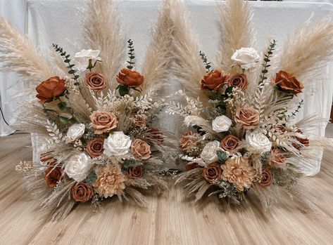 Wedding Flowers Terracotta, Rustic Fall Wedding Flowers, Burnt Orange Weddings Decorations, Orange Eucalyptus, Samantha Wedding, Fall Barn Wedding, Western Themed Wedding, Luxury Flower Bouquets, Renewal Wedding