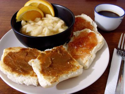 Chirimoya Alegre, Jam & Manjar Blanco on Toast - recipes for a typical Chilean breakfast! Chilean Desserts, God Is My Strength, Bread Jam, Chilean Recipes, Culture Day, My Strength, On Toast, Toast Recipes, Real Estate Investor