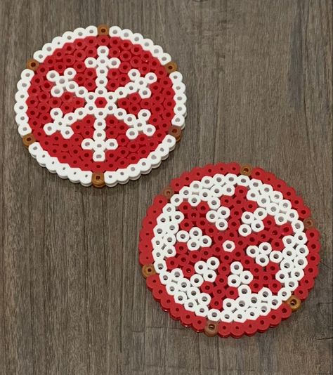 Snefnug Med Perler, Hama Beads Christmas, Christmas Perler Beads, Easy Perler Beads Ideas, Melty Beads, Christmas Coasters, Iron Beads, Melting Beads, Cross Stitch Animals