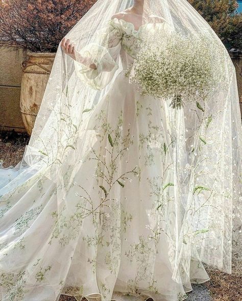 Tulle Wedding Dress With Puffy Sleeves, Light Sage Wedding Dress, Fairy Wedding Headpiece, Whimsical Ball Gown Wedding Dress, White And Sage Green Wedding Dress, Wedding Dresses Untraditional, Fairy Theme Wedding Dress, Puff Sleeve Floral Wedding Dress, Wedding Dresses Whimsical Romantic