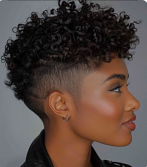 Faded Sides Women Black, Curly Hair Fade Women, Women With Round Faces, Short Haircuts For Black Women, Master Barber, Natural Afro, Haircuts For Black Women, Tapered Haircut, Princess Hair