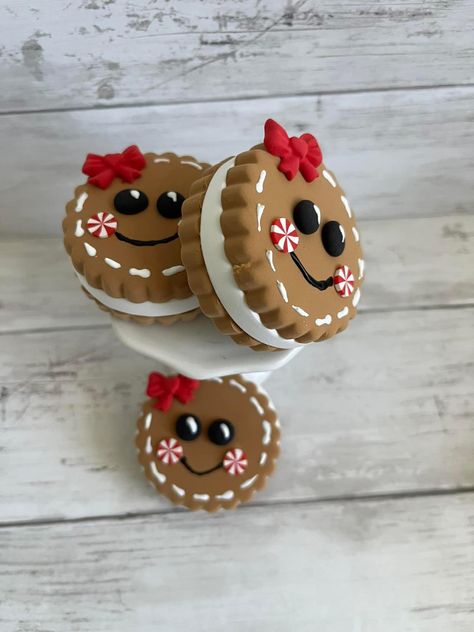 Gingerbread Diy Crafts, Bake Christmas Cookies, Candy Decorations Diy, Gingerbread Christmas Tree, Gingerbread Party, Tray Decor Christmas, Gingerbread Diy, Gingerbread Decor, Gingerbread People