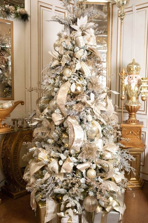 Shop our wonderful, custom Natural Elegance themed Christmas tree bundle! Bundle and save at Texas’ #1 Christmas store! #christmasideas #xmas #xmasdesign Glamorous Christmas Tree, Champagne Christmas Tree, Christmas Queen, Glam Christmas Tree, Glamorous Christmas, Christmas Tree Decorated, Gold Christmas Tree Decorations, Flocked Christmas Trees Decorated, Christmas Tree Decorating Themes