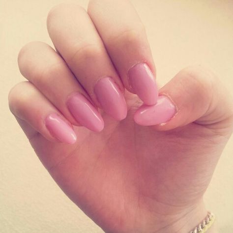 2014 Nails Aesthetic, Vs Angel Nails, Model Nails Victoria Secret, 2010 Nails, Light Pink Pointy Nails, Long Pinky Finger Nail, Pink Early 2000s Nails, Stilleto Pinky Finger Nails, Rosy Nails