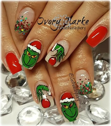 Simple Grinch Nails, Grinch Nails Designs, Grinch House, Grinch Christmas Nails, Christmas Nail Designs Acrylic, Grinch Nails, Nails Painting, Grinch Stuff, Christmas Press On Nails